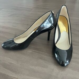 Michael Kors MK Patent leather flex pump heels 9N Narrow